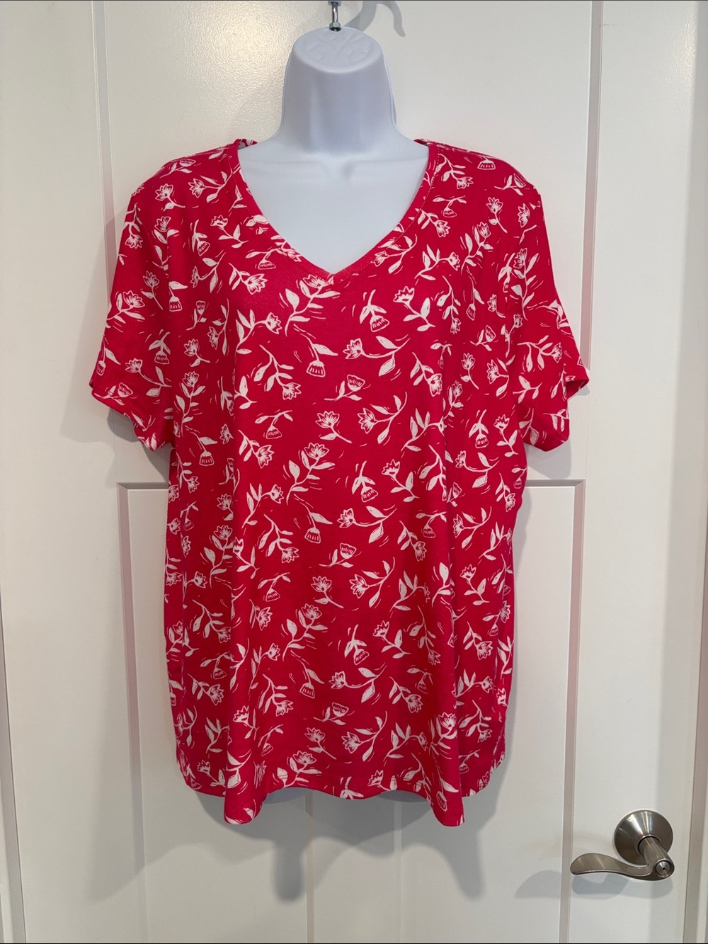 Croft & Barrows Red & White Floral V-Neck Short Sleeve Tee - Women's